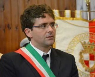 Falsi addetti ai servizi in azione a Vasto: il sindaco Menna lancia l’allarme truffe