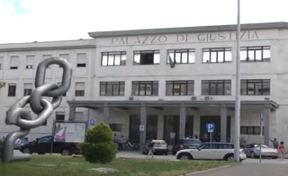 Vasto, presunti ammanchi dai risparmi di un’anziana: a processo tutrice e dipendente postale