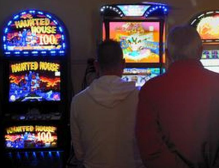 Slot machine svuotate con un filo metallico: colpi a Chieti Scalo, Fara e Francavilla